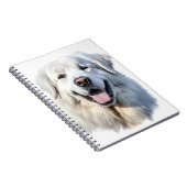 BETREKKELIJK GROOTE WITTE GROOTE PYRENEES HOND NOTITIEBOEK (Rechterzijde)