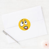 Betrokken gele emoji ronde sticker (Envelop)