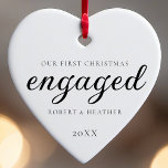 Betrokken gepersonaliseerd Verloving cadeau voor K Keramisch Ornament<br><div class="desc">Vier uw verloving met onze Betrokken Gepersonaliseerde Verloving Gift Voor Kerst Keramisch Ornament. Dit elegante, minimale en strakke ontwerp in klassiek zwart-wit is de perfecte aanvulling op uw kerstboom ornamenten, het vastleggen van de essentie van een eenvoudige, minimalistische kerst. Gepersonaliseerd met uw namen en de datum van het verloving, is...</div>