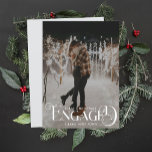 Betrokken minimalistische leuke typografie foto feestdagenkaart<br><div class="desc">Vier uw verloving in stijl met de "Engaged Minimalist Fun Typography Photo Holiday Kaart." Deze elegante kaart is voorzien van een schoon, eenvoudig ontwerp dat uw opwindende nieuws benadrukt met een modern, handgeschreven script en minimalistische typografie. Personaliseer het met uw favoriete verloving foto, het creëren van een prachtige mix van...</div>