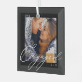 Betrokken moderne script koppels foto & monogram glas ornament (Voorkant links)