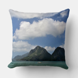 Between beach and hills, the beauty of El Nido Kussen