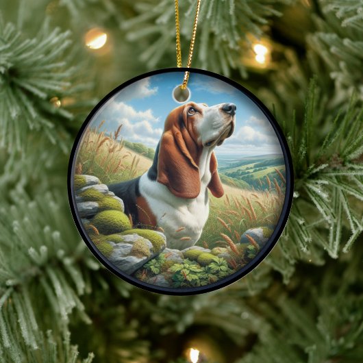 Bevallige Basset Hound-tafereel Keramisch Ornament