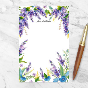 Bevallige bloemenvormen in paars en blauw briefpapier