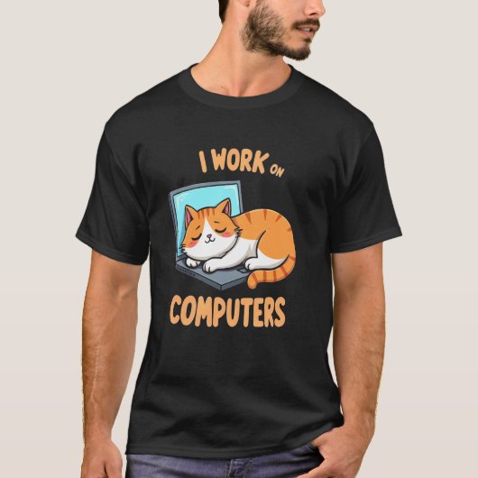 Bevallige Ik Werk Aan Computers Kat T-Shirt (Voorkant)