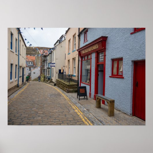 Bevallige kasseienstraat in Staithes-dorp Poster (Voorkant)