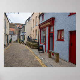 Bevallige Klinkerstraat in Staithes Village Poster