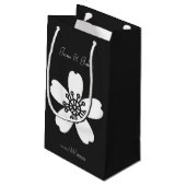 Bevallige Sakura in Zwarte Cadeautas (Achterkant Gekanteld)