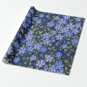Bevallige verspreide maagdenpalm bloemen diepblauw cadeaupapier