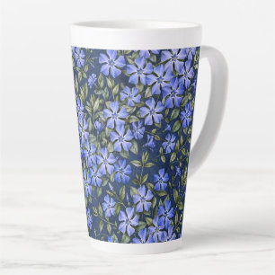 Bevallige verspreide maagdenpalm bloemen diepblauw latte mok