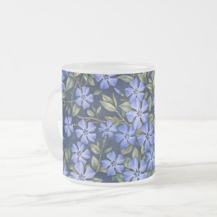 Bevallige verspreide maagdenpalm bloemen diepblauw matglas koffiemok