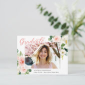Bevalligende Roze Bloemen Afstudeeraankondiging Briefkaart (Staand voorkant)