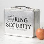 Beveiligingsdoos voor Ring Bearer<br><div class="desc">De ringsdrager van het huwelijk de veiligheidsdoos u kunt vullen zal alles uw ringsdrager als uw speciale agent moet voelen. Omdat zijn missie,  als hij ervoor kiest om te accepteren,  te waken en de trouwringen te beschermen.</div>