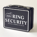 Beveiligingsdoos voor Ring Bearer<br><div class="desc">De ringsdrager van het huwelijk de veiligheidsdoos u kunt vullen zal alles uw ringsdrager als uw speciale agent moet voelen.</div>
