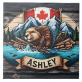 Bever bij rivier met bergen achter tegeltje (Voorkant)