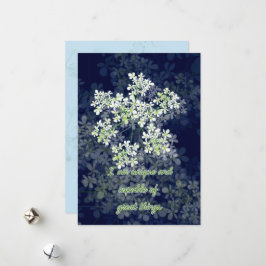 Bevestigingskaart met bloemen op donkere achtergro feestdagenkaart