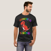 Bevorderd aan Big Brother Dinosaur Big Brother T-shirt (Voorkant volledig)