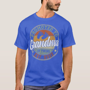 Bevorderd aan oma van tweeling 2022 spoedig om gro t-shirt