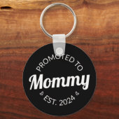 Bevorderd tot mama Oost. 124 Sleutelhanger (Voorkant)