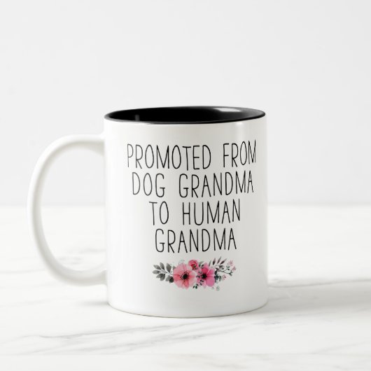 Bevorderd van Dog Grandma naar Human Grandma Tweekleurige Koffiemok (Links)