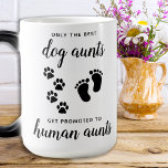 Bevorderde honden t.o.v. menselijke tante Zwangers Magische Mok<br><div class="desc">Alleen de beste honden worden gepromoot van de Dog Aunts naar de menselijke tante! Verras je hondentante van je zwangerschap met deze superschattige mok van de zwangerschap bij honden. Personaliseer met de Achternaam van de Baby en Uw Maand/Datum 20xx. Deze baby laat zien dat mok een favoriet is. COPYRIGHT ©...</div>