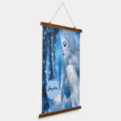 Bevroren Schoonheid Sneeuwkoningin in Winter Wonde Hangend Wandkleed (Gebogen)
