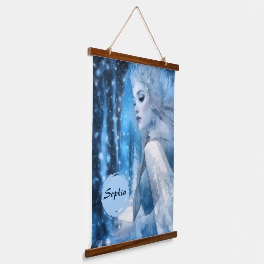 Bevroren Schoonheid Sneeuwkoningin in Winter Wonde Hangend Wandkleed (Gebogen)