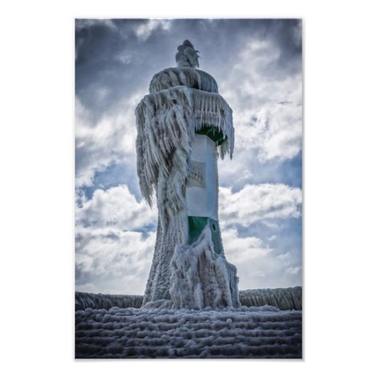 Bevroren vuurtoren aan wal van het Oostzeegebied Foto Afdruk (Voorkant)