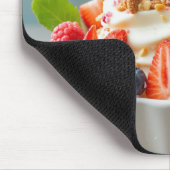 Bevroren yoghurt met bessen en granola muismat (Hoek)