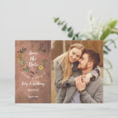 Bewaar de datum bloemhart roestig hout foto save the date (Staand voorkant)