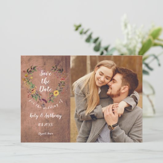 Bewaar de datum bloemhart roestig hout foto save the date (Staand voorkant)