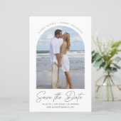 Bewaar de datum Casual vloeiende pen script boog f (Staand voorkant)