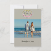 Bewaar de datum foto grijs roze bloemen ringen save the date (Achterkant)