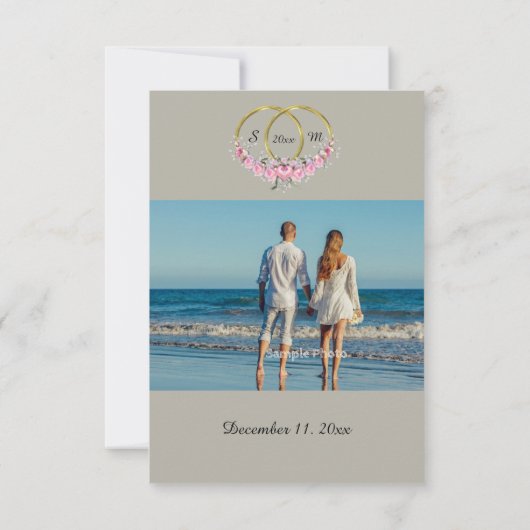 Bewaar de datum foto grijs roze bloemen ringen save the date (Achterkant)