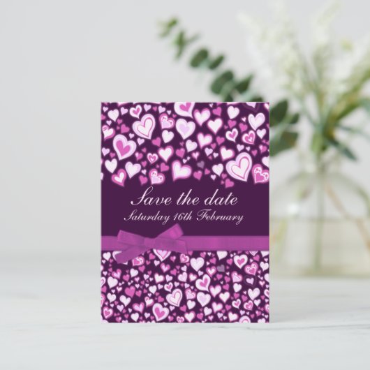 Bewaar de datum harten & bogen roze paarse kaart (Staand voorkant)