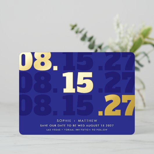 BEWAAR DE DATUM moderne blokletters datum blauw go Folie Uitnodiging (Staand Voorkant)
