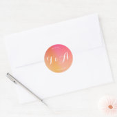 Bewaar de datum Monogram Modern Zonsondergang Ombr Ronde Sticker (Envelop)