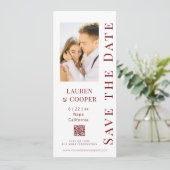 Bewaar de datum Rosewood rood QR-code moderne trou Save The Date (Staand voorkant)