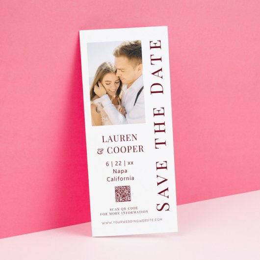 Bewaar de datum Rosewood rood QR-code moderne trou Save The Date