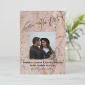 Bewaar de datum |Roze en gouden marmer Save The Date (Staand voorkant)