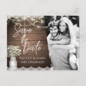 Bewaar de datum Rustic Mason Jar Baby's Breath Fot Aankondigingskaart (Voorkant)