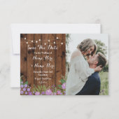 Bewaar de datum Rustic Wood Lila Flowers Invite Save The Date (Voorkant)