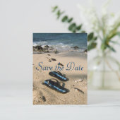 Bewaar de datum voor onze bruiloft Flip Flop Sanda Aankondigingskaart (Staand voorkant)