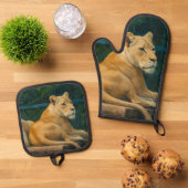 Bewakte rust - Leeuwenpaar in Sanctuary-omgeving Ovenwant & Pannenlap Set (Top down)