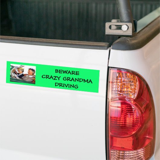 , BEWARE CRAZY GRANDMA-RIJVING BUMPERSTICKER (Op Truck)