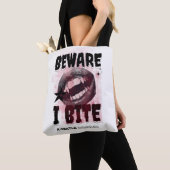 BEWARE I BITE - Grunge Vampire Aesthetic Y2K Goth  Tote Bag (Dichtbij)