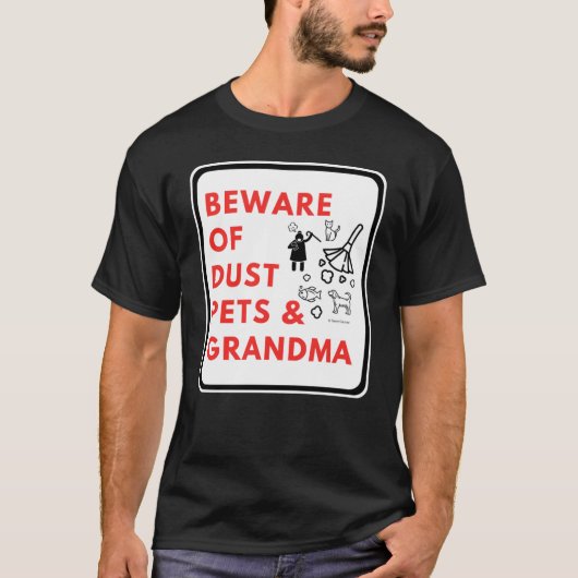 Beware of dust pets and grandma  sign t-shirt (Voorkant)