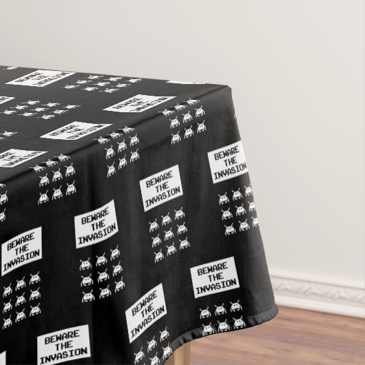 Beware of the invasion, geek design tafelkleed (Voorbeeld)