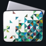 Bewegende kleurrijke geometrische vormen driehoeks laptop sleeve<br><div class="desc">Koel moderne geometrische vormen en driehoeken patroon. Blauwe overtonen met rode en gele accenten</div>