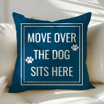 Beweging over de honden hier Funny Navy Blue Pet Kussen<br><div class="desc">Beweeg over de honden hier grappig Sierkussen. Dit proefdier is geaccentueerd met pootafdrukken en een schattig citaat. Pas dit douaneontwerp met uw eigen citaat of tekst aan.</div>